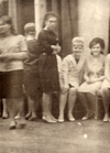 Гутовская Надежда Ивановна (Фомичёва). вечер в Школе Рабочей Молодёжи 140, 23 февраля 1966, мама в очках