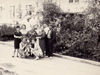 Гутовская Надежда Ивановна (Фомичёва).  внизу: тётя Юля, Костик и мама; вверху: четвёртая слева тётя Галя, третья - бабушка Дуся, и гости из Белорусии, 17 июля 1966