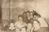 внизу справа бабушка Дуся, рядом с ней её сын Коля со своим сыном Костей;  мама Надежда Фомичёва с бантиком в очках, рядом с мамой четвёртая слева тётя Юля
