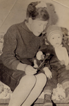 Гутовская Надежда Ивановна (Фомичёва) с племянником Костей, апрель 1967