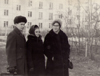 Надежда Ивановна Гутовская (Фомичёва), гости из Белорусии (Лариса Шор[Нех] с мужем Шор) и мама, 1973