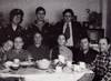 Надежда Ивановна Гутовская (Фомичёва), с гостями из Астрахани, август 1975, мама-морячка, нижний ряд: первая слева - тётя Юля Фомичёва, вторая - бабушка Дуся, четвёртая тётя Галя Фомичёва