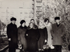 Надежда Ивановна Гутовская (Фомичёва), с гостями из Астрахани, август 1975, вторая слева тётя Юля, третья слева - бабушка Дуся; вторая справа - мамочка, третья справа - тётя Галя