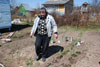Надежда Ивановна Гутовская (Фомичёва) на огороде, сажает помидоры, 1 мая 2009