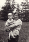 Надежда Ивановна Гутовская (Фомичёва) с сыном Алексеем, 1983