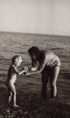 Надежда Ивановна Гутовская (Фомичёва) с сыном Алексеем Владимировичем Гутовским, отпуск на море, Холодная речка, 1985