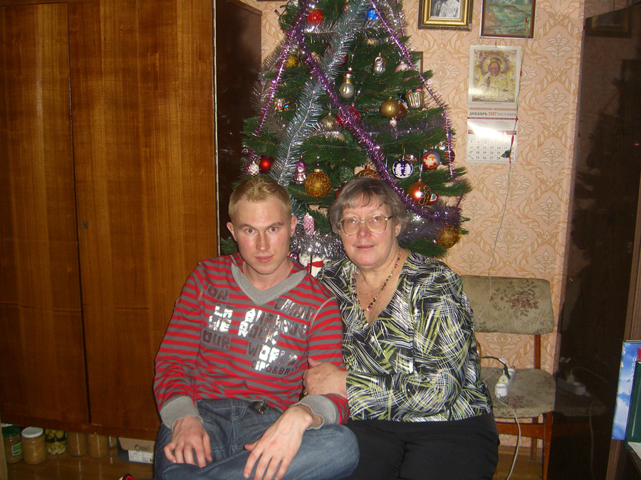Новогодняя ночь 2008 - я и мамочка,
Алексей Владимирович Гутовский и Надежда Ивановна Гутовская (Фомичёва)
